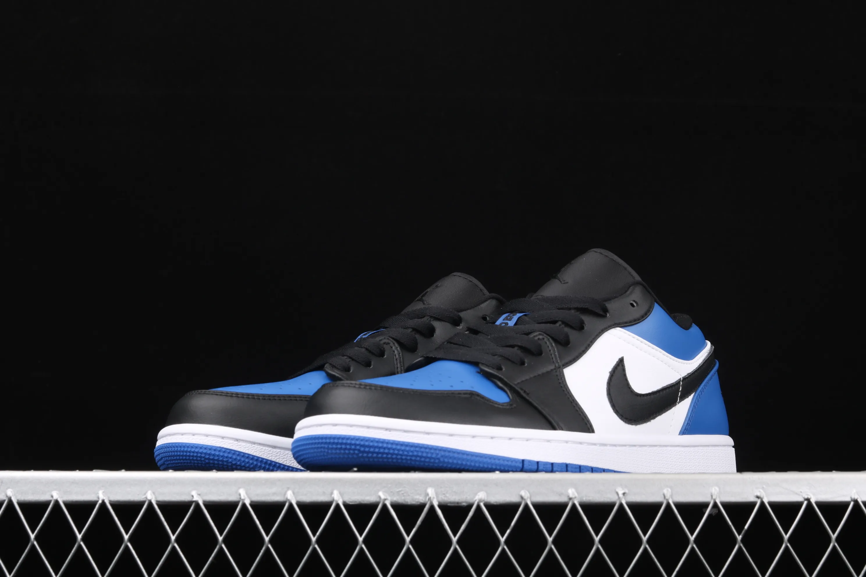 All Categories Air Jordan Jordan Series Basketball Shoes Air Jordan 1 Low New Version Air Jordan 1 Low AJ1 Joe 1 Low Top Leather Cultural and Leisure Sports Shoes CQ9446-400